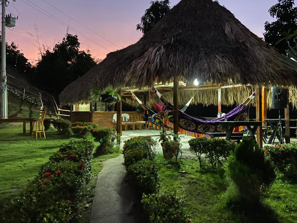 Ecohostal Palmares Del Rio Guachaca Buitenkant foto